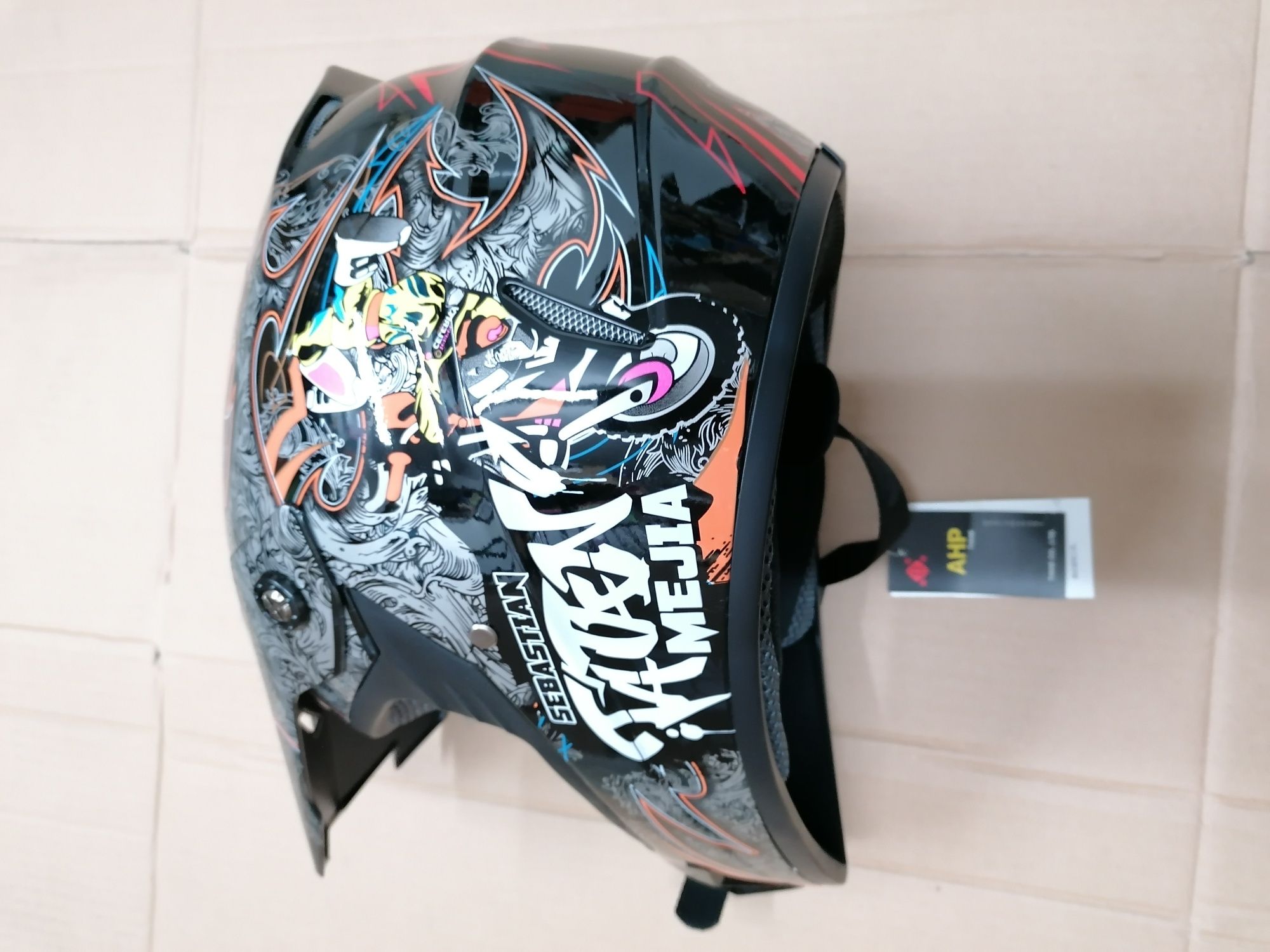 Capacete Novo, Barato.