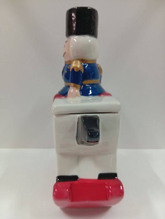 Bomboneira em porcelana