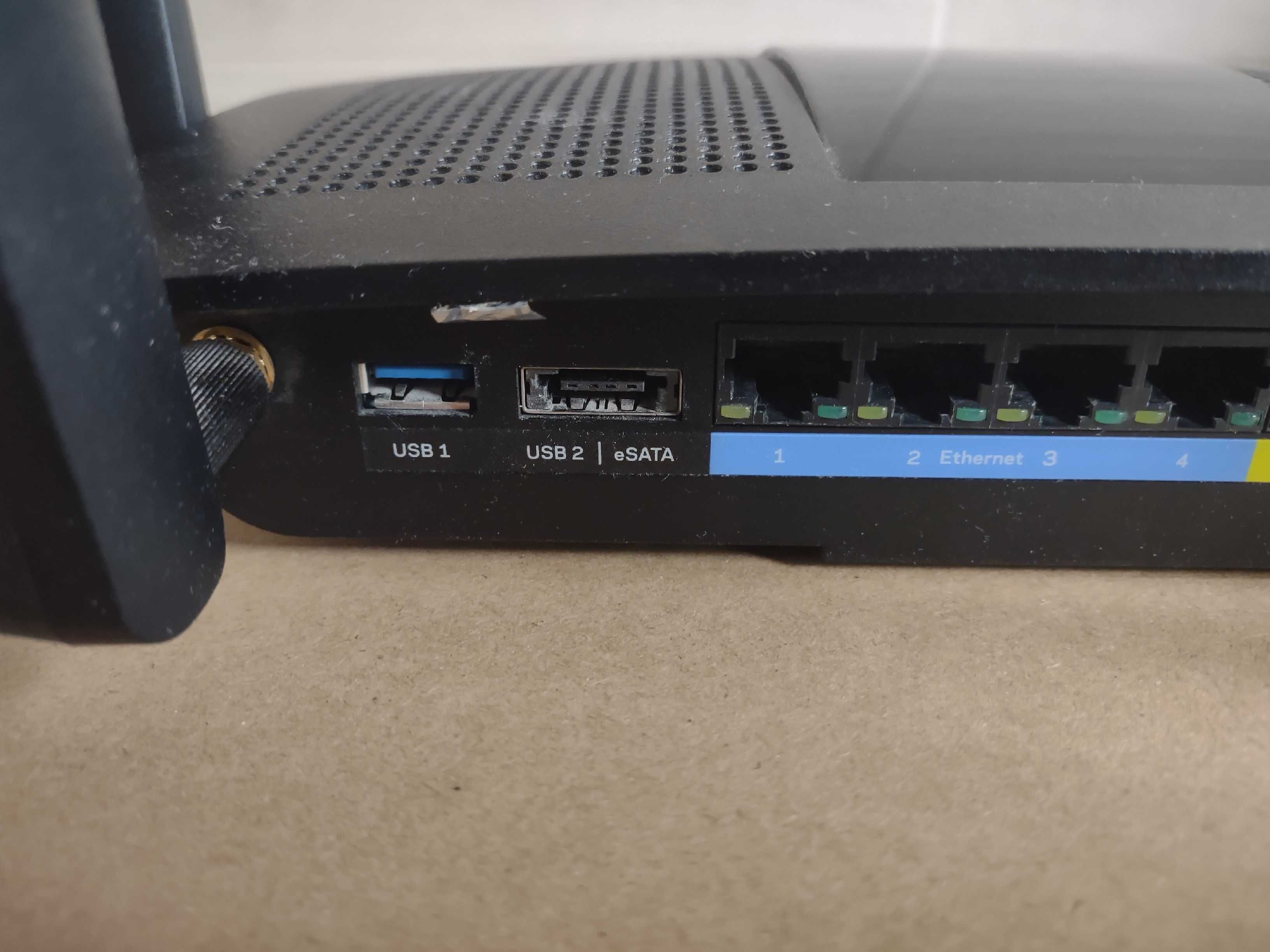 Linksys EA8500 (802.11a/b/g/n/ac 2600Mb/s) USB, 2.4 / 5 GHz