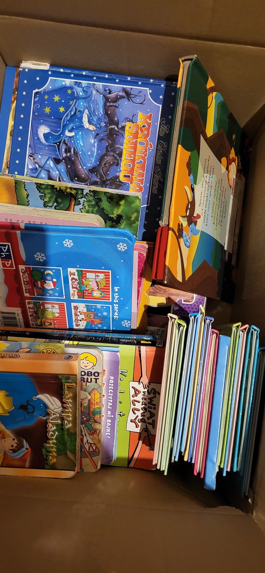 Karton książeczek dla dzieci różne bajki