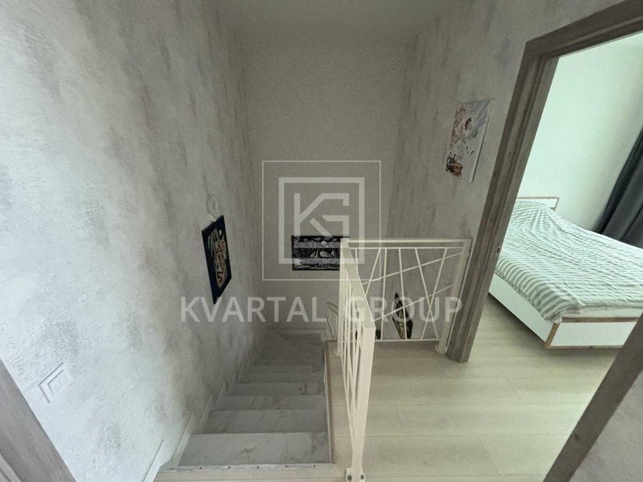 БЕЗ КОМІСІЇ! ТаунХаус з ремонтом і меблями. ТОП локація. Поруч ЛІс