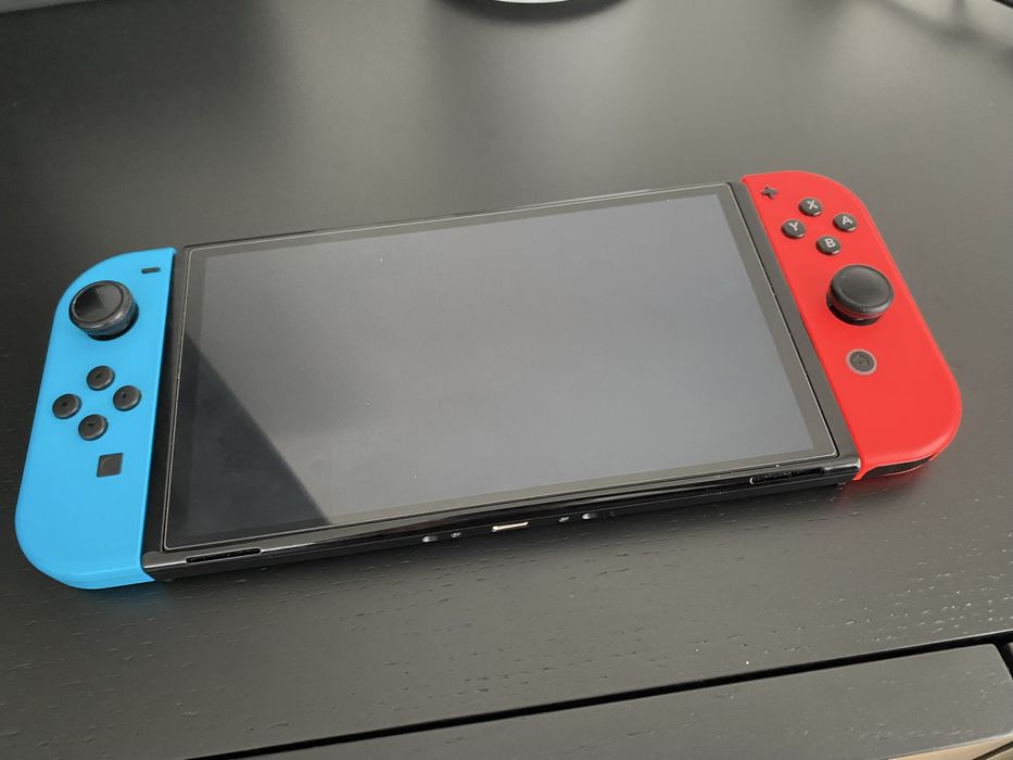 Vendo Nintendo Switch OLED com garantia + acessórios