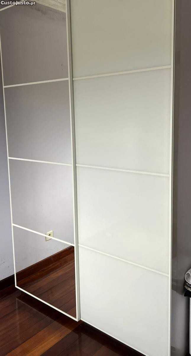 Roupeiro PAX Branco e porta em espelho 150x66x236 cm