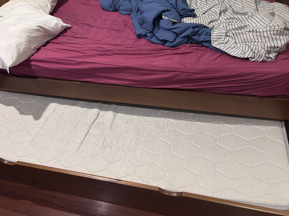 Cama com gaveta