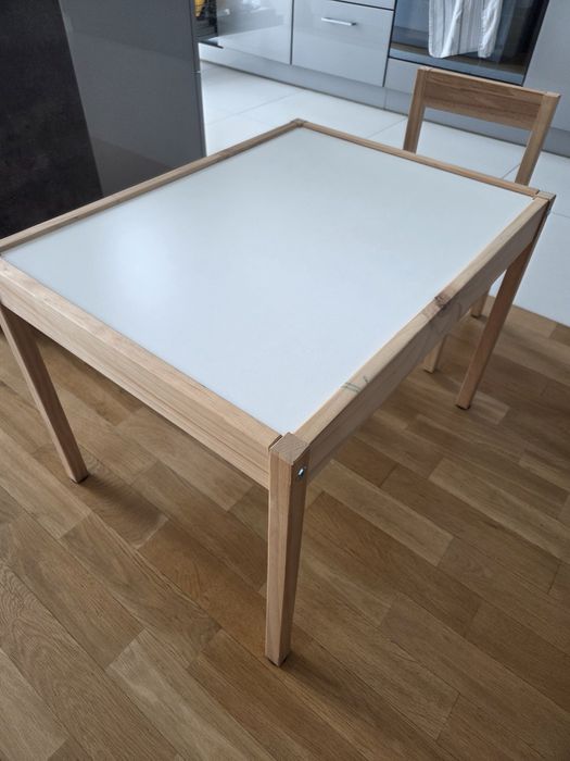 Stolik Ikea z krzesłem dla dzieci