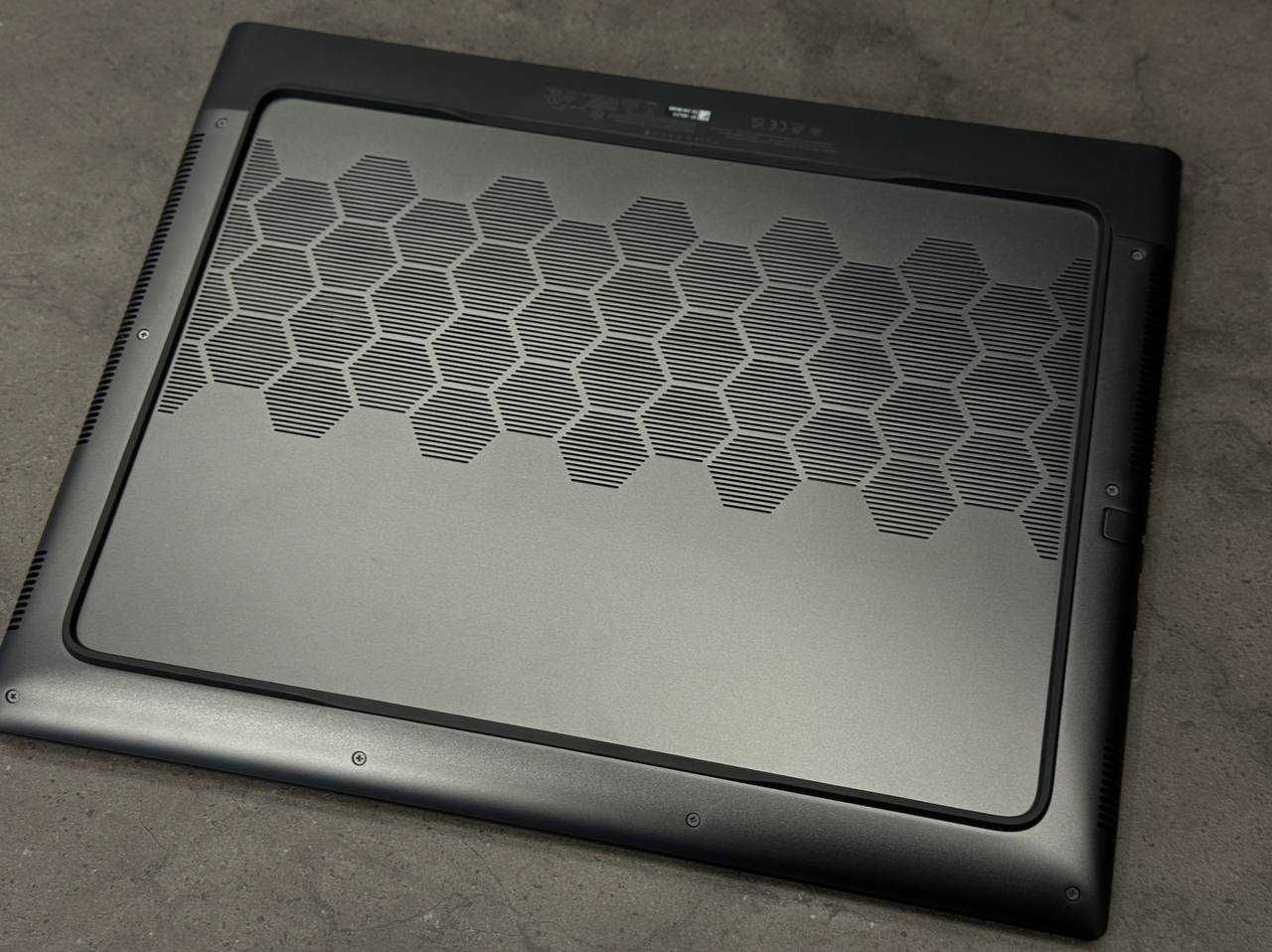 Ноутбук Dell Alienware m18 R2 (Intel Core i7/32GB/1 TB SSD/RTX 4070)