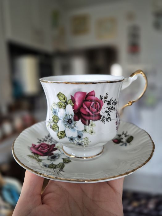 Stara porcelanowa angielska Filiżanka w kwiaty róże ze spodkiem Dresde