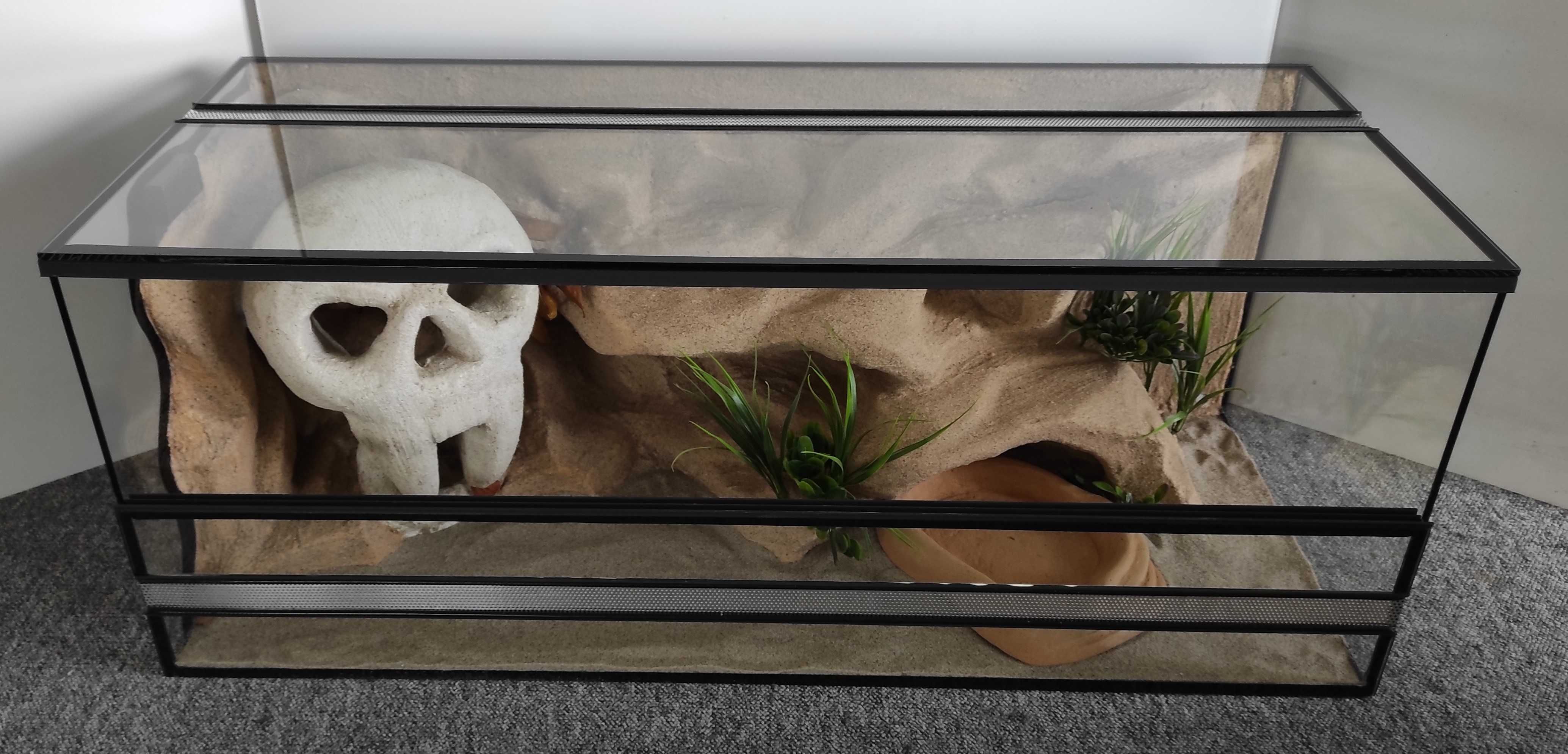 Terrarium z czaszką i oświetleniem LED dla węża, TW43P2Cz, AquaWaves