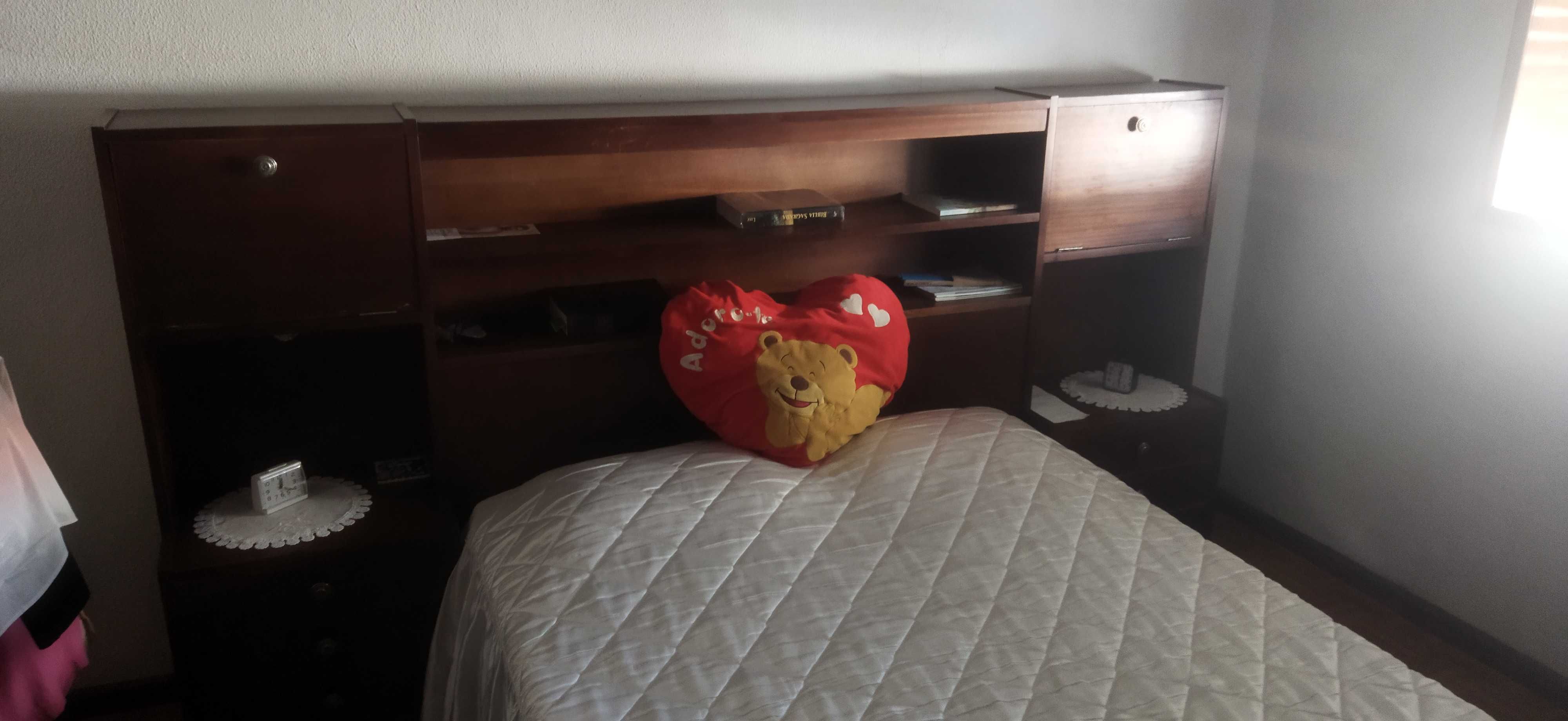 Cama com estrado e colchqo 190€