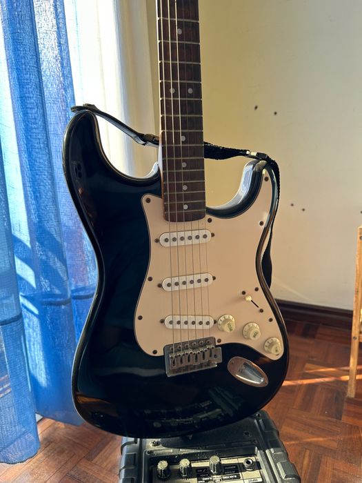 Guitarra Elétrica Fender Squier Stratocaster - Usada