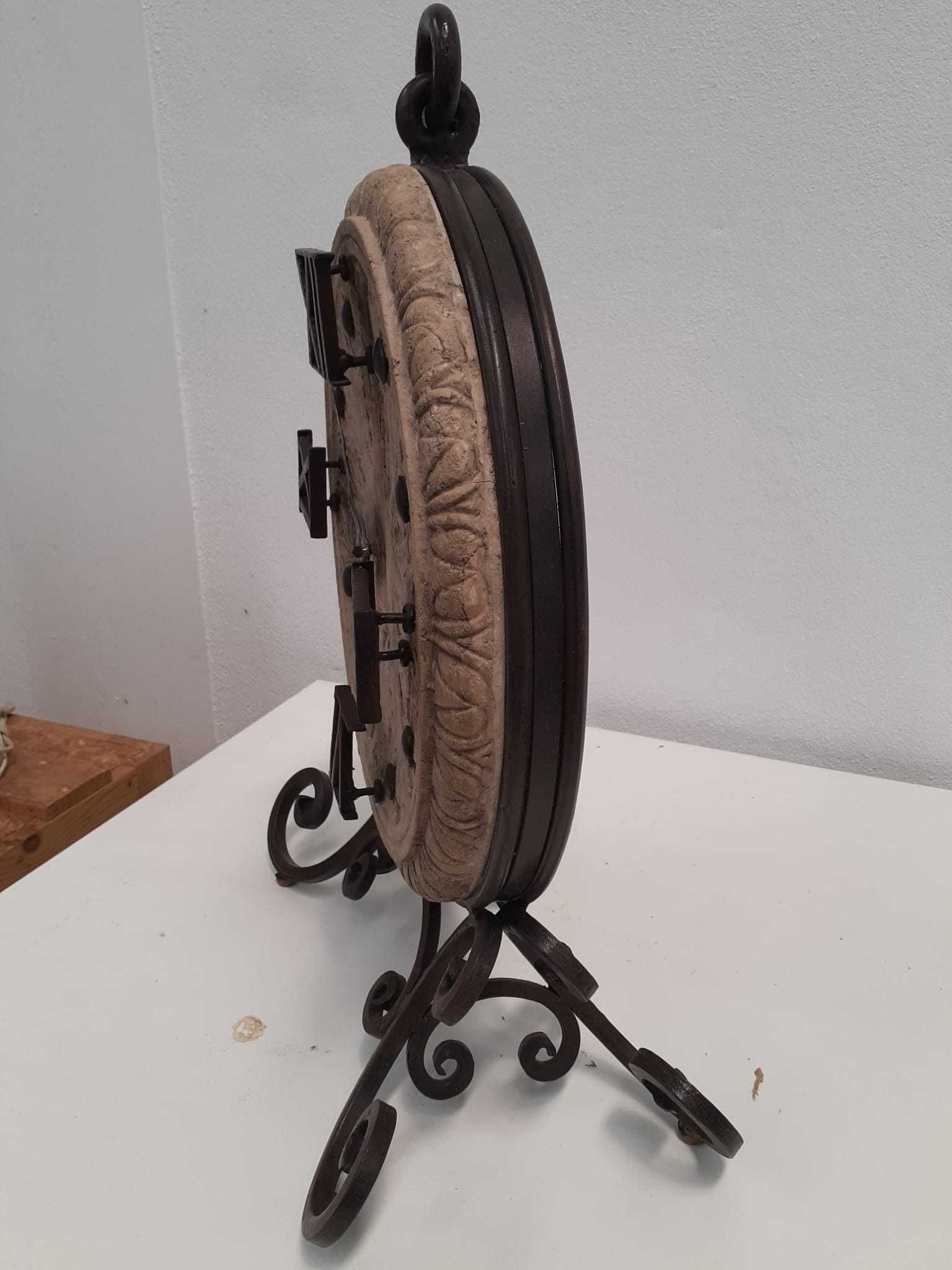 Relógio Decorativo Vintage – Pedra e Ferro Forjado