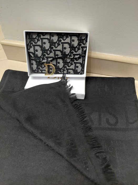 Nowy zestaw- szal oraz mały portfel CD Dior w pudełku