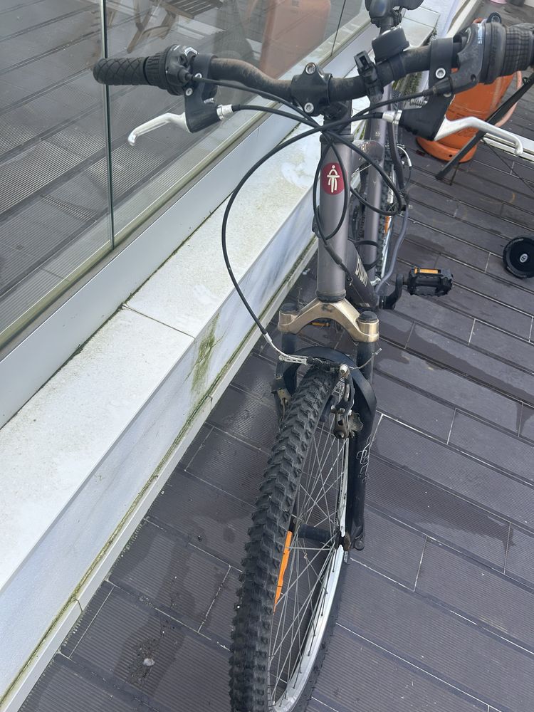 Bicicleta b’twin cinza