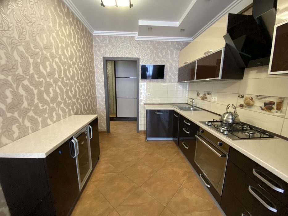 Оренда 2 кімнатної квартири по вулиці Коновальця ( поруч White Center)