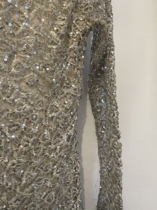 Cekinowa koronkowa sukienka damska z dekoltem