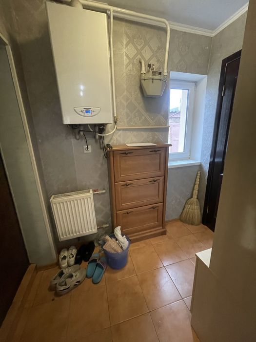 Продам 1/2 будинку в центрі