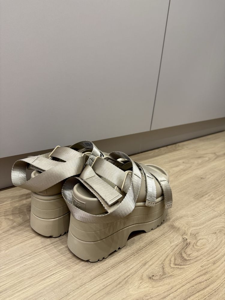 UGG sandaly Goldenrise