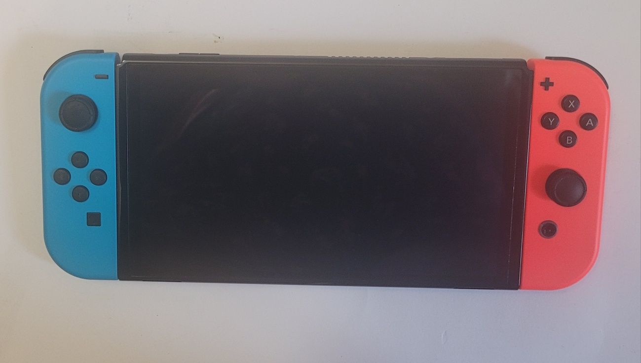 Nintendo Switch model OLED + kontroler + etui