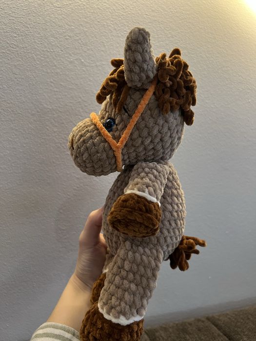 Мʼяка іграшка кінь 30см конячка символ нового року вʼязана амігурумі