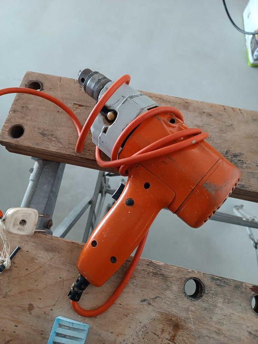 Berbequins e lixadora