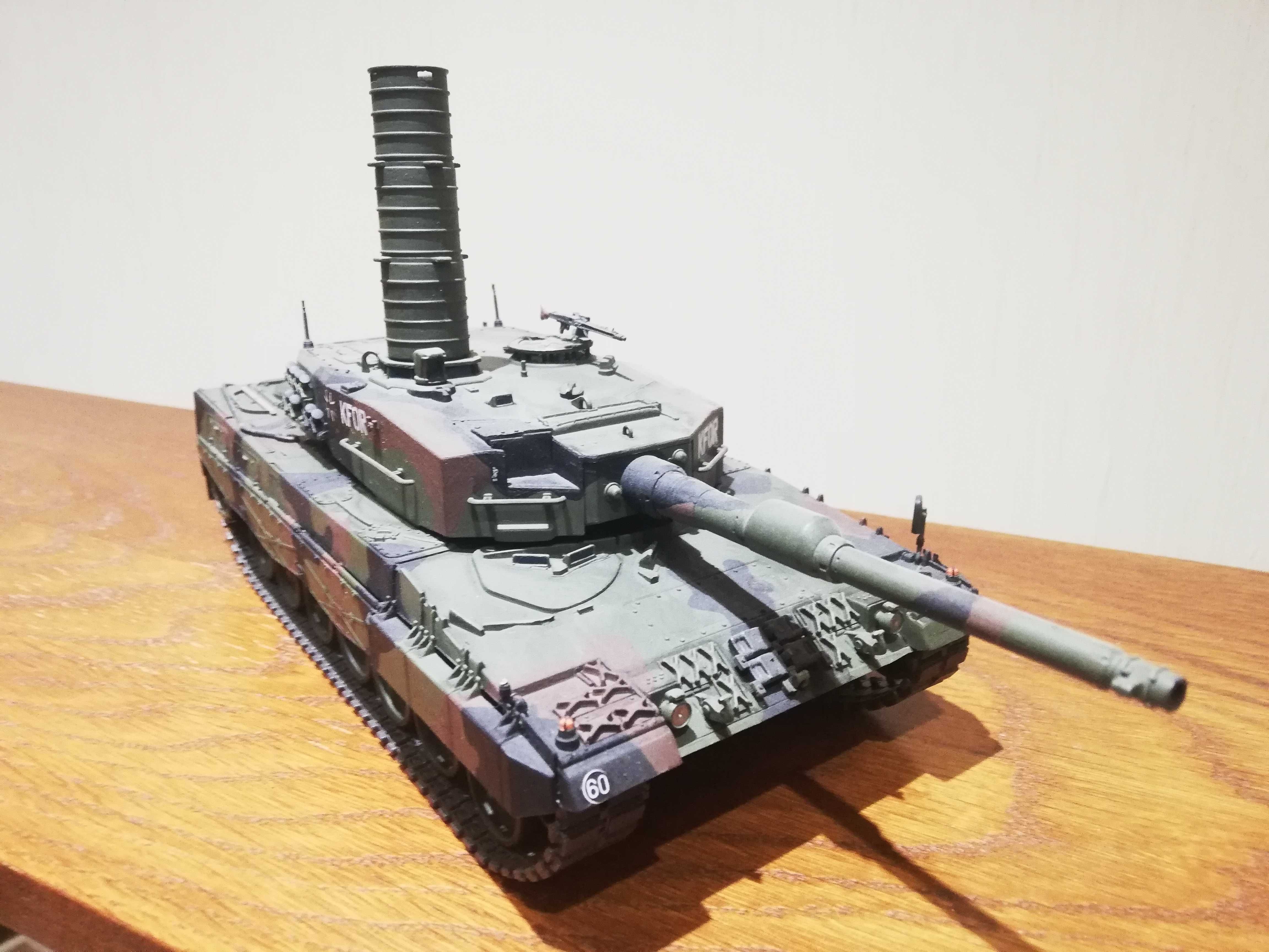 Модель танка Leopard 2A6, масштаб 1:35