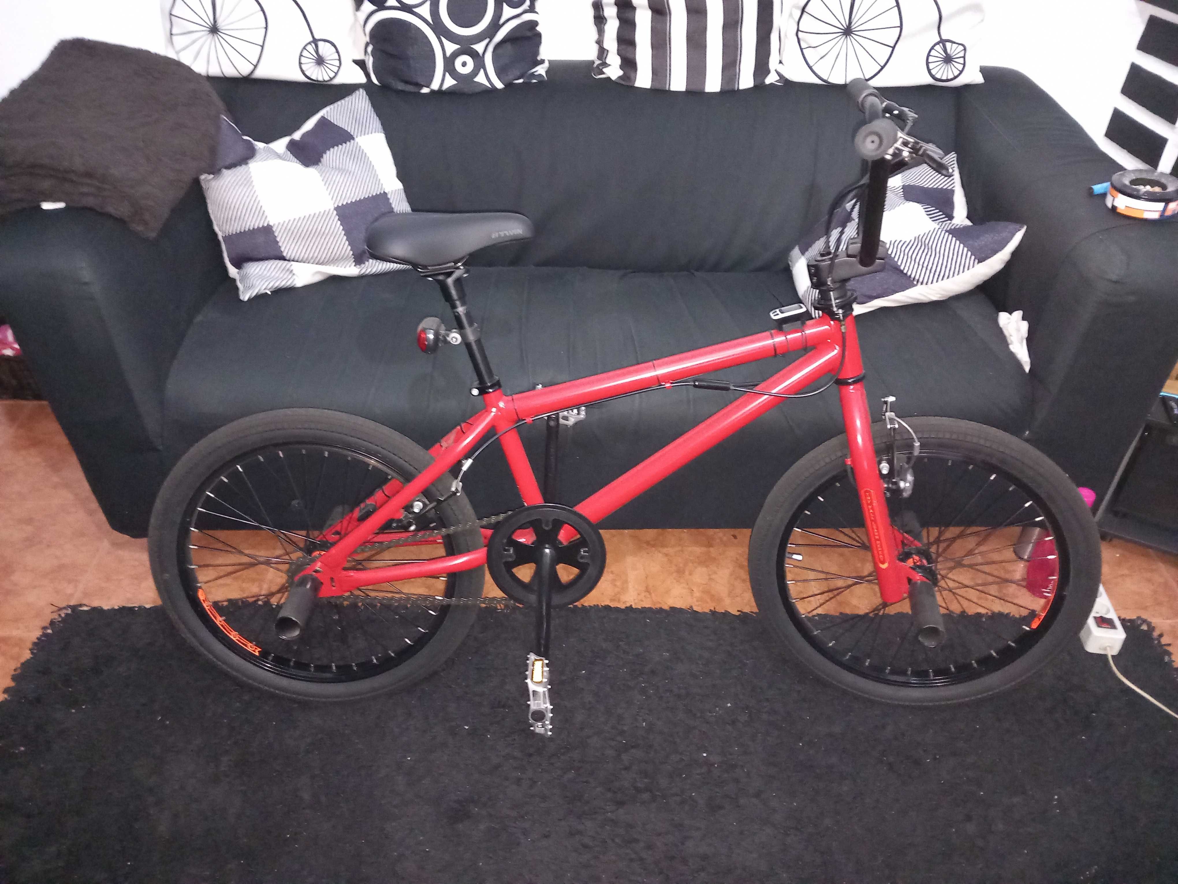 Vendo bicicleta BMX rigorosamente nova