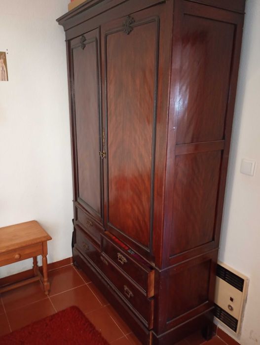 Móvel guarda fatos/roupa