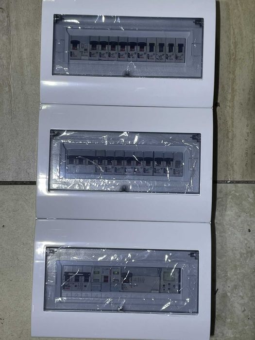 Sprzedam rozdzielnicę natynkową