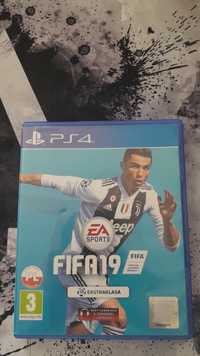 Gra Fifa 19 na ps4.