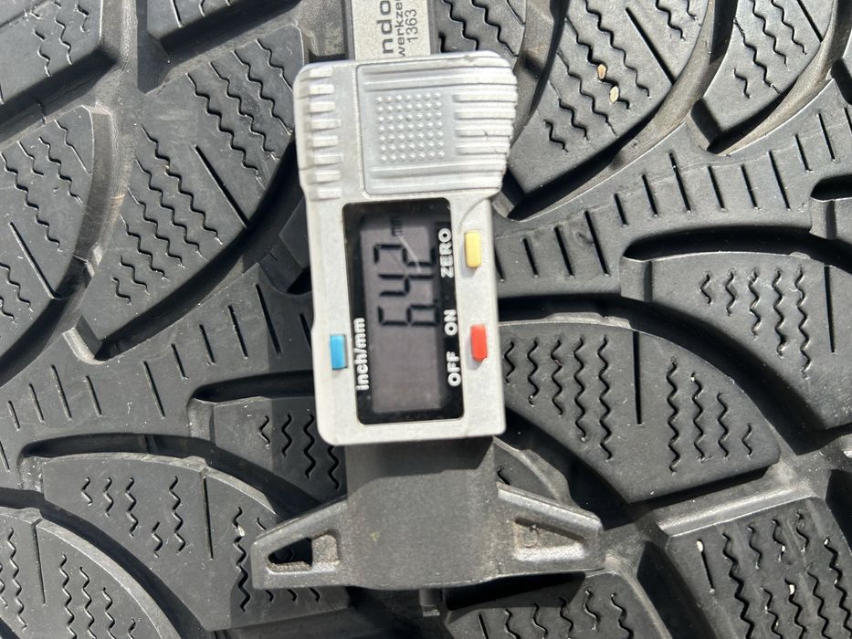 Opony zimowe 235/60R18 x 2 szt Bridgestone