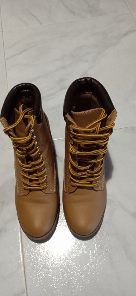 Botins camel senhora