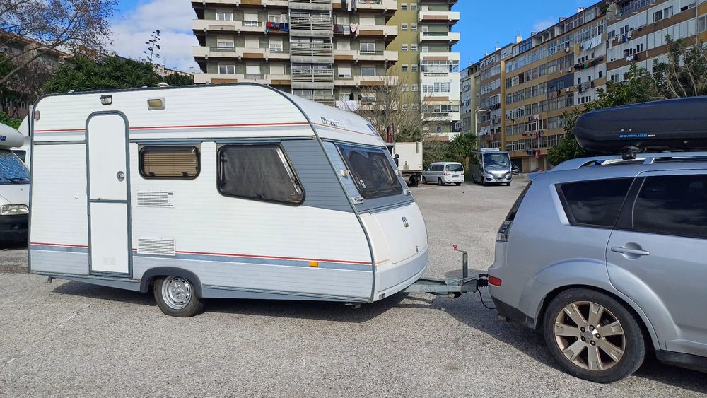 Vende-se caravana nasional