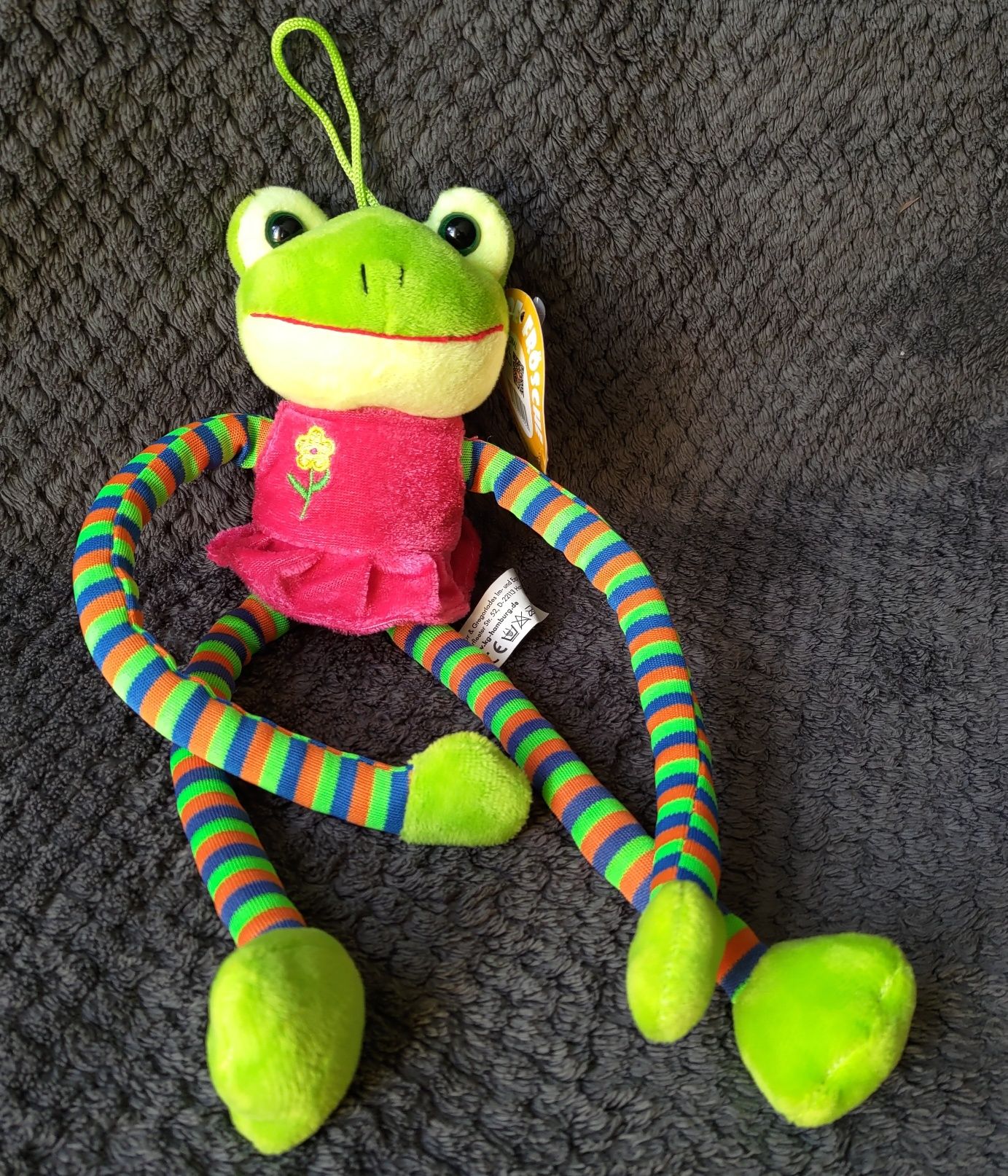 Pluszowa żaba z długimi nogami