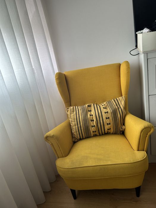 Poltrona Ikea cor amarela em bom estado