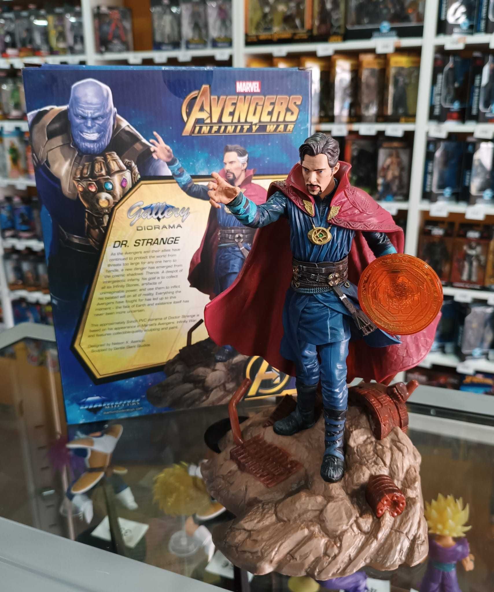 Estátua Doctor Strange Marvel