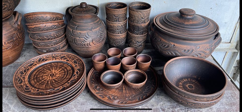 Набір посуду з червоної глини