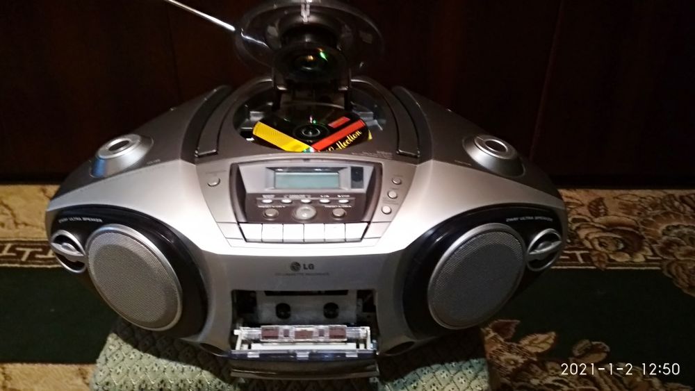 CD магнитола LG