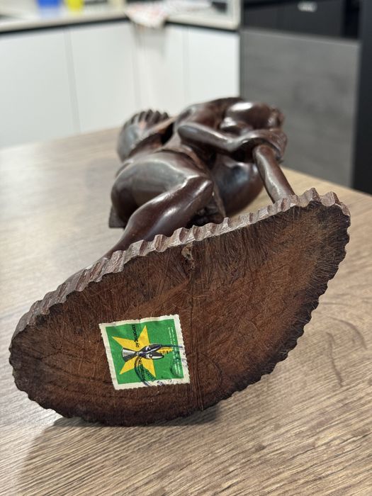 Escultura tradicional angolana em madeira