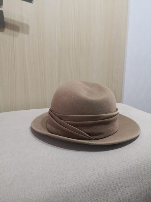 Elegancki kapelusz wełniany