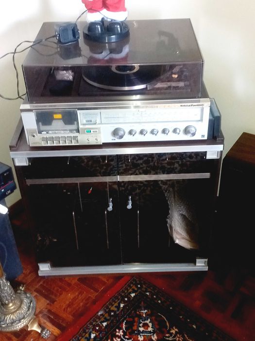 Móvel de apoio a gira-discos vinil