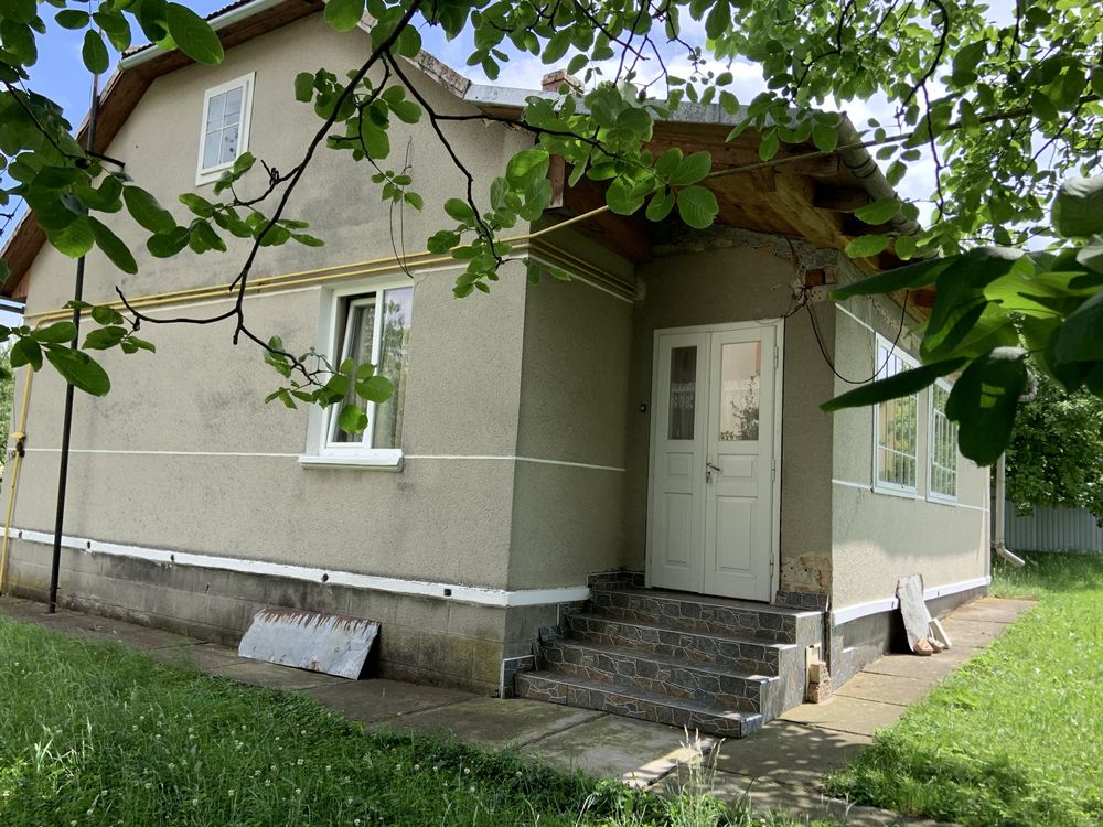 Продаж будинку і літньої кухні в м.Стебник