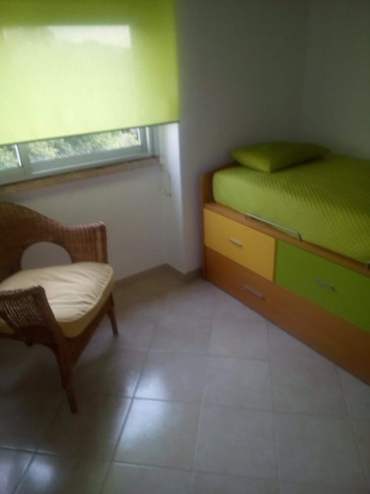 Quarto em Rio de Mouro