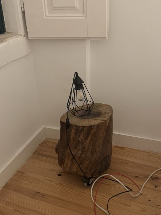 Mesa de cabeceira madeira maciça com rodizios