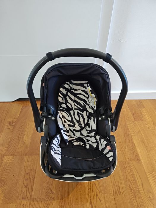 Fotelik/Nosidełko Zebra z bazą.