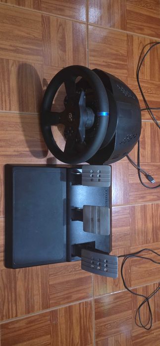 Thrustmaster T300RS GT com bastante uso