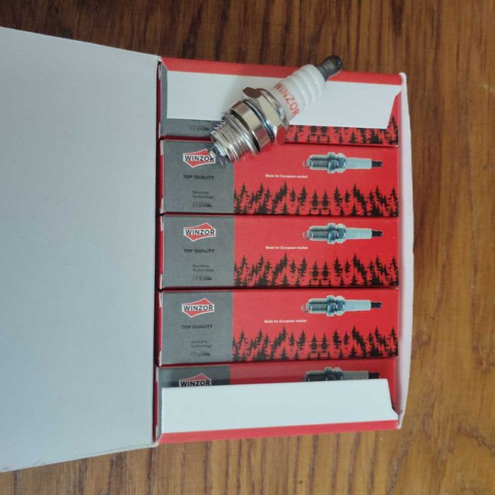 свічки на бензопилу бензокосу за упаковку 10 шт WINZOR (якість)