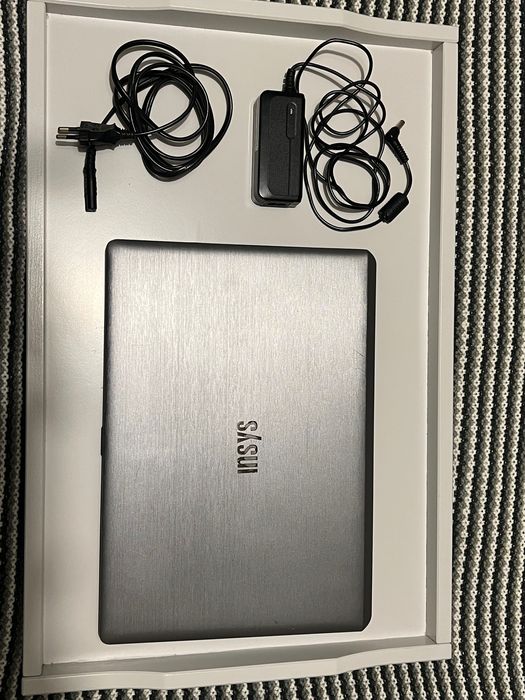 Komputer Insys Laptop