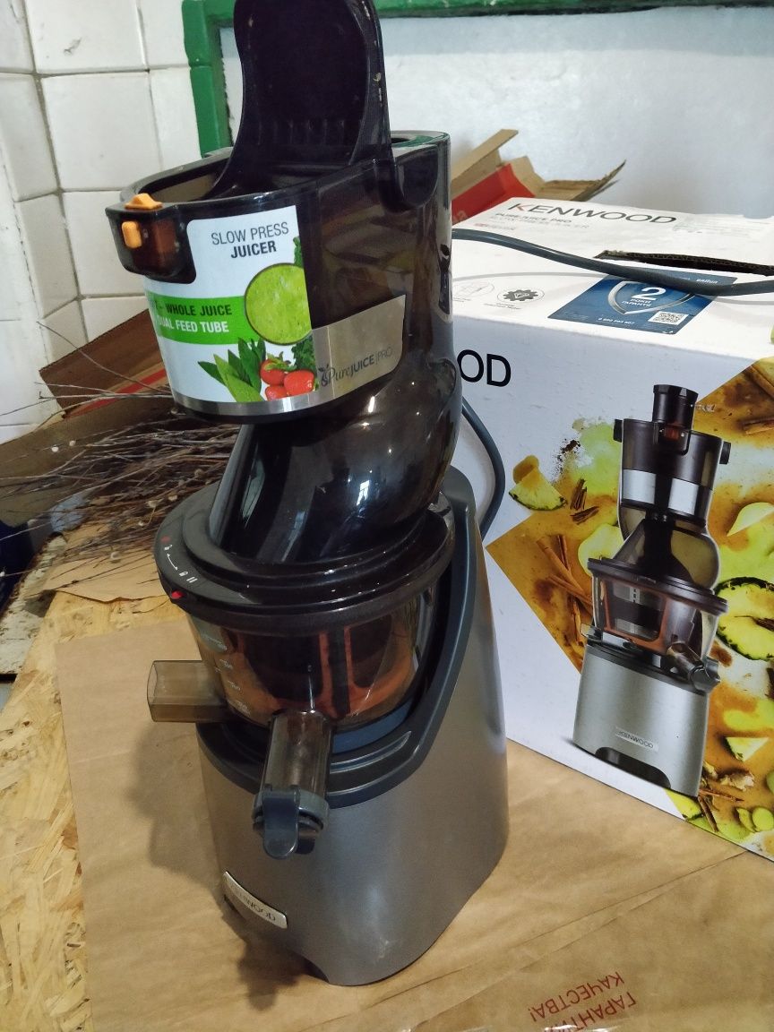 Продам шнековую соковыжималку Kenwood