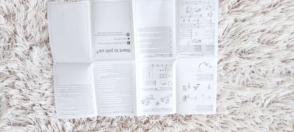 Фонарик заряжается от солнечной батореи и от сети заряжает мобильны