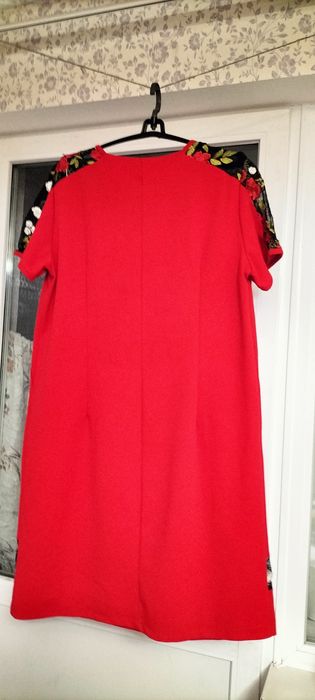 Сукні. Святкові  , дуже гарні , великого розміру